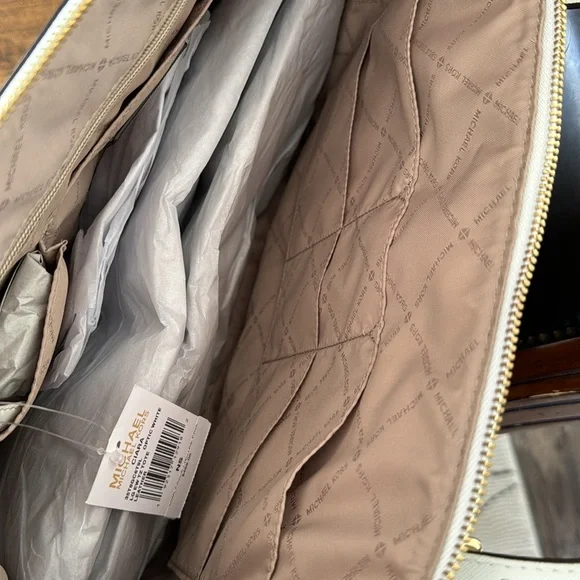 MK Purse - Picture 6 of 6